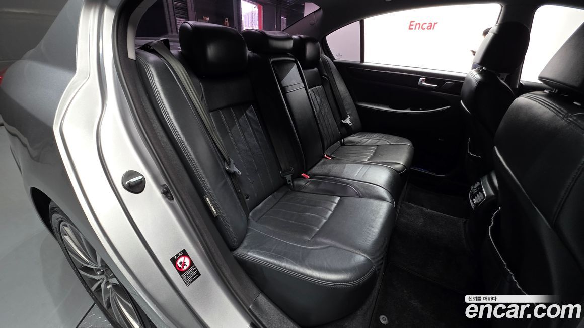 Hyundai Genesis 2013