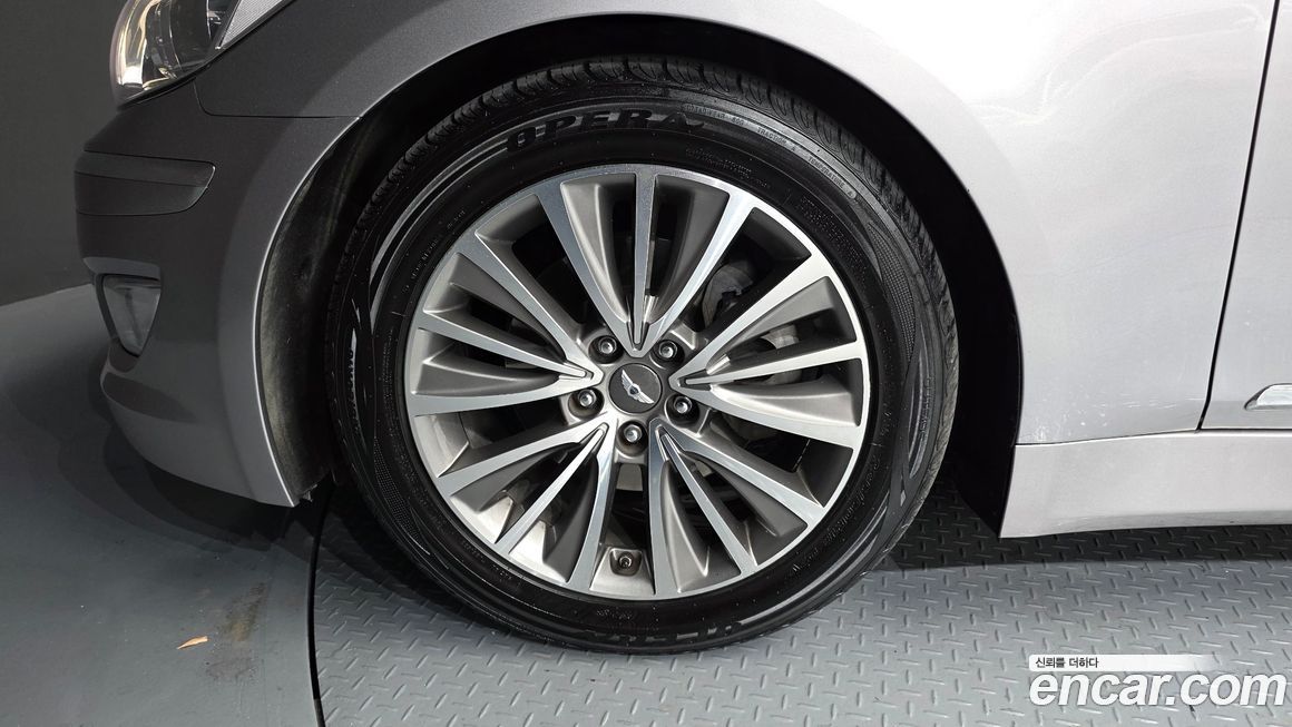 Hyundai Genesis 2013