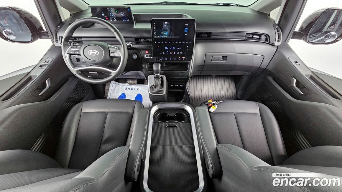 Hyundai Staria 2025