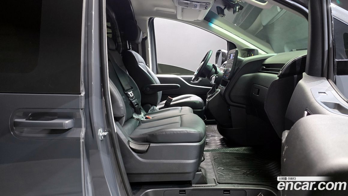 Hyundai Staria 2025