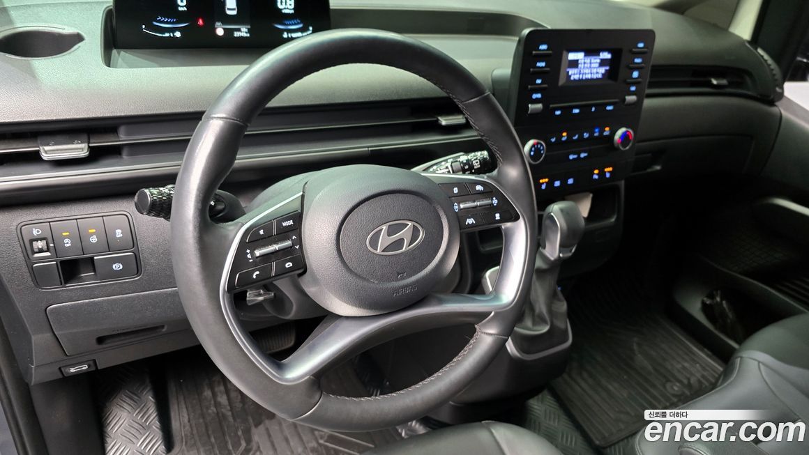 Hyundai Staria 2025