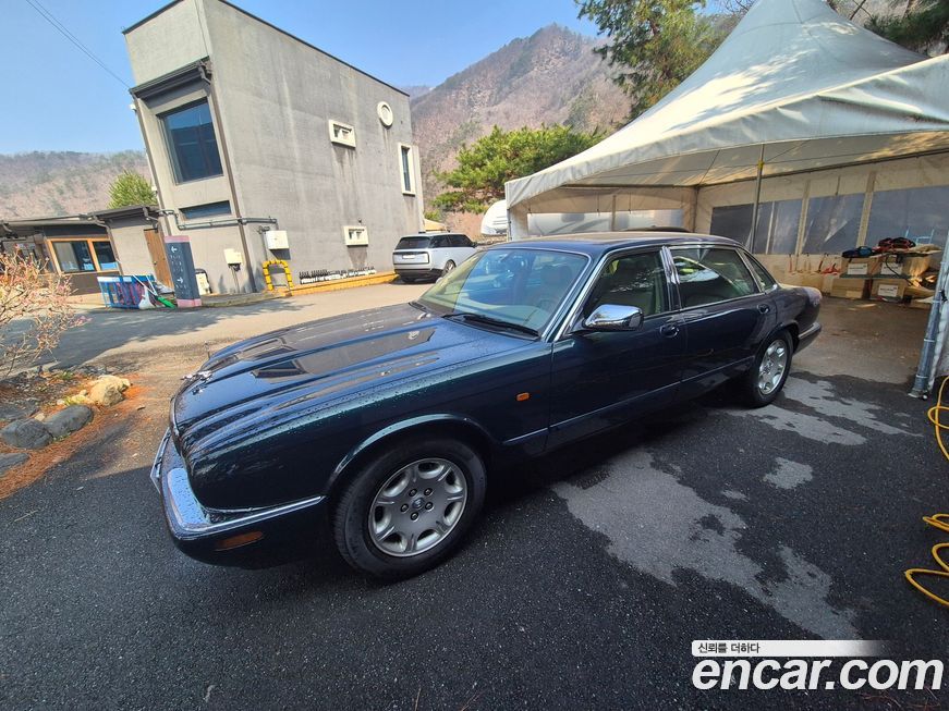 Jaguar XJ-8 2001