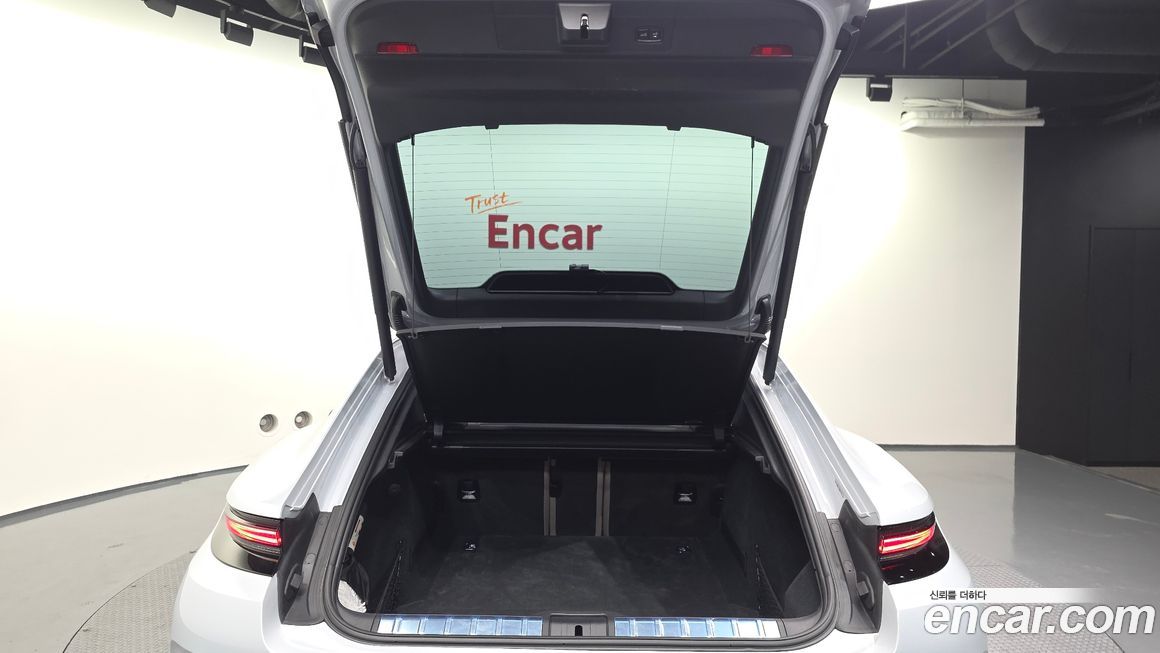 Porsche Panamera 2025