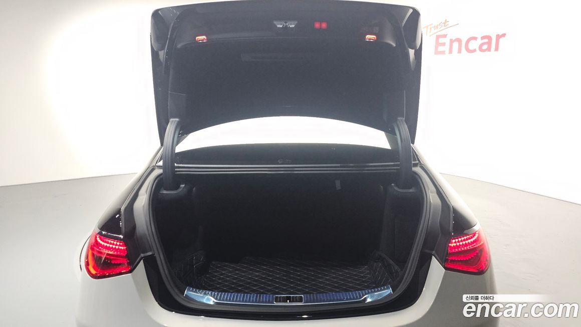 Mercedes-Benz S-Class 2023