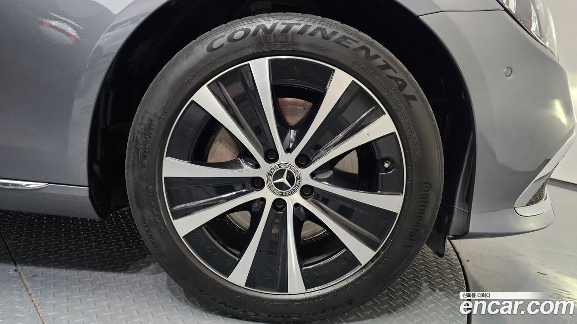 Mercedes-Benz E-Class 2021