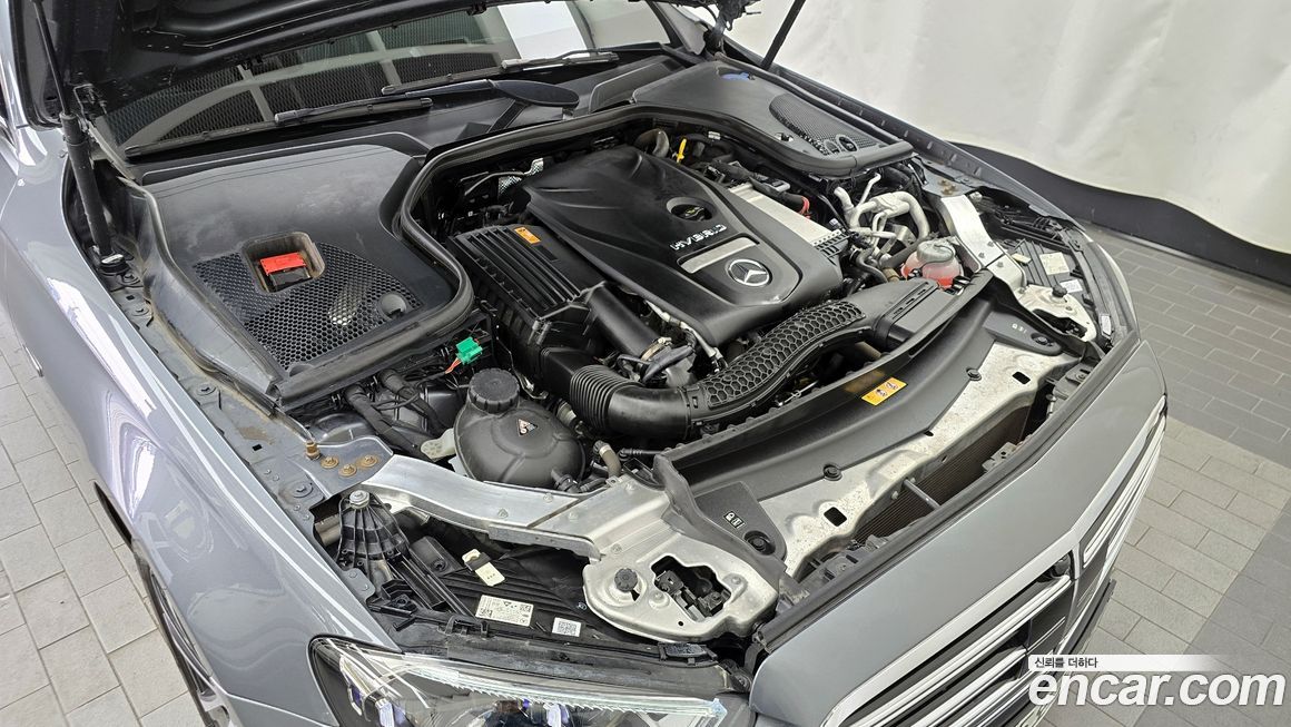 Mercedes-Benz E-Class 2021