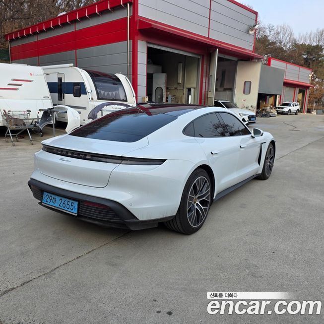Porsche Taycan 2023