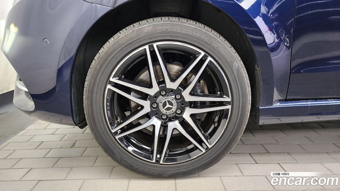 Mercedes-Benz V-Class 2022