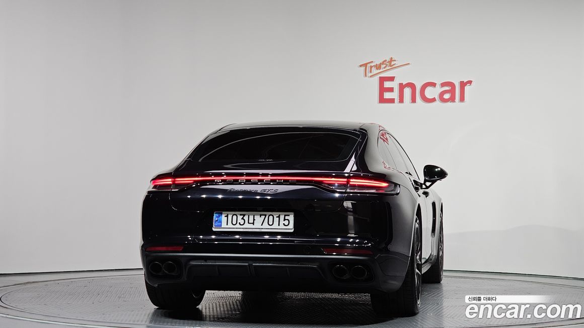 Porsche Panamera 2023