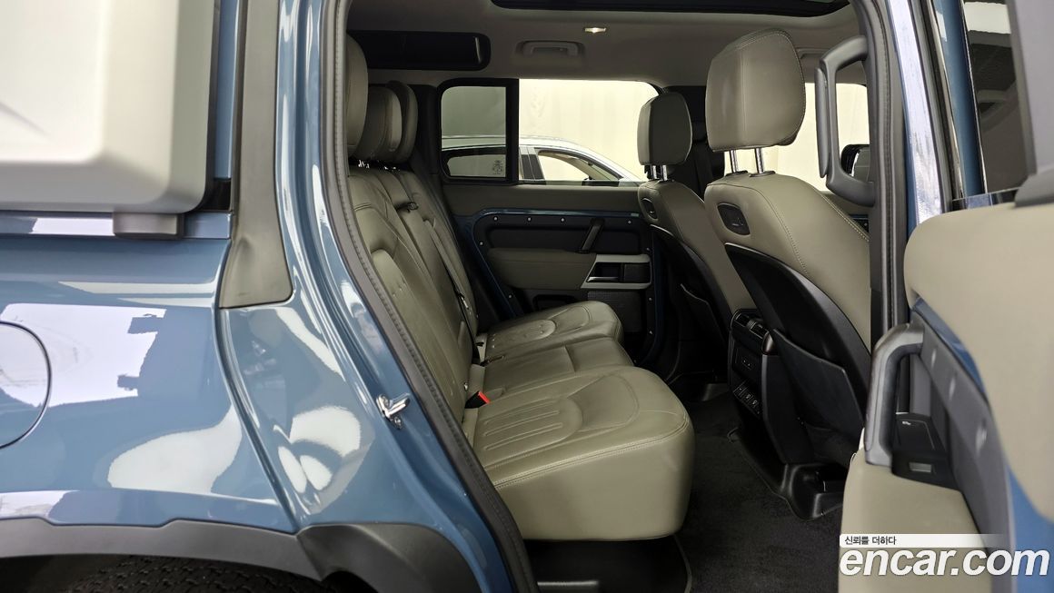 Land Rover Defender 2022