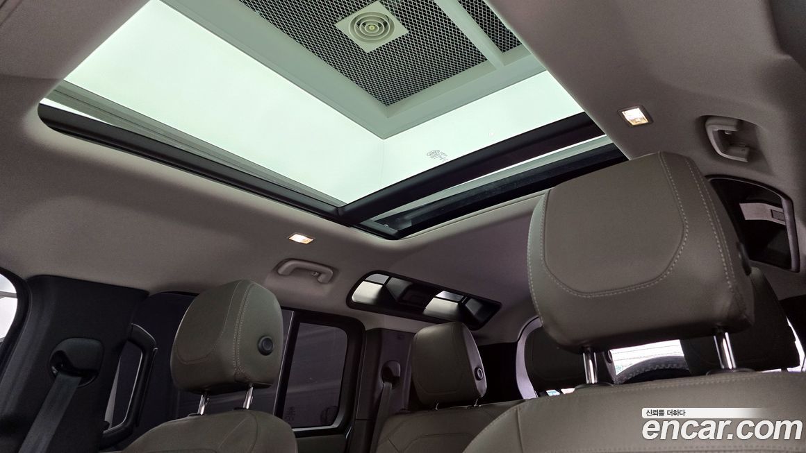 Land Rover Defender 2022