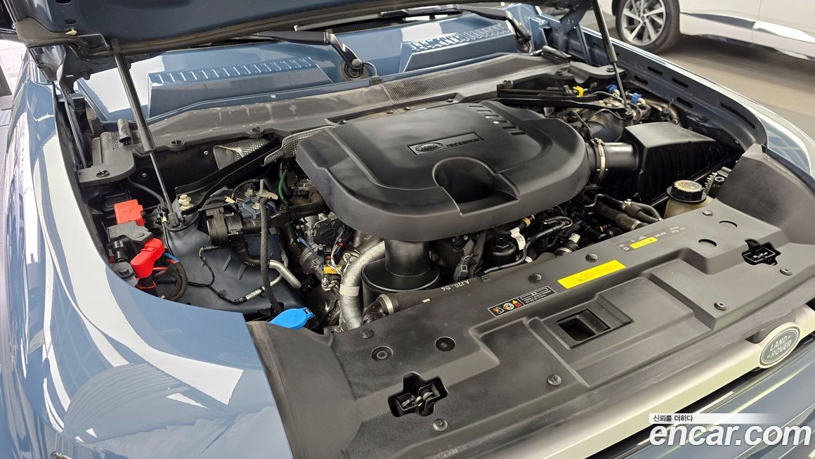 Land Rover Defender 2022