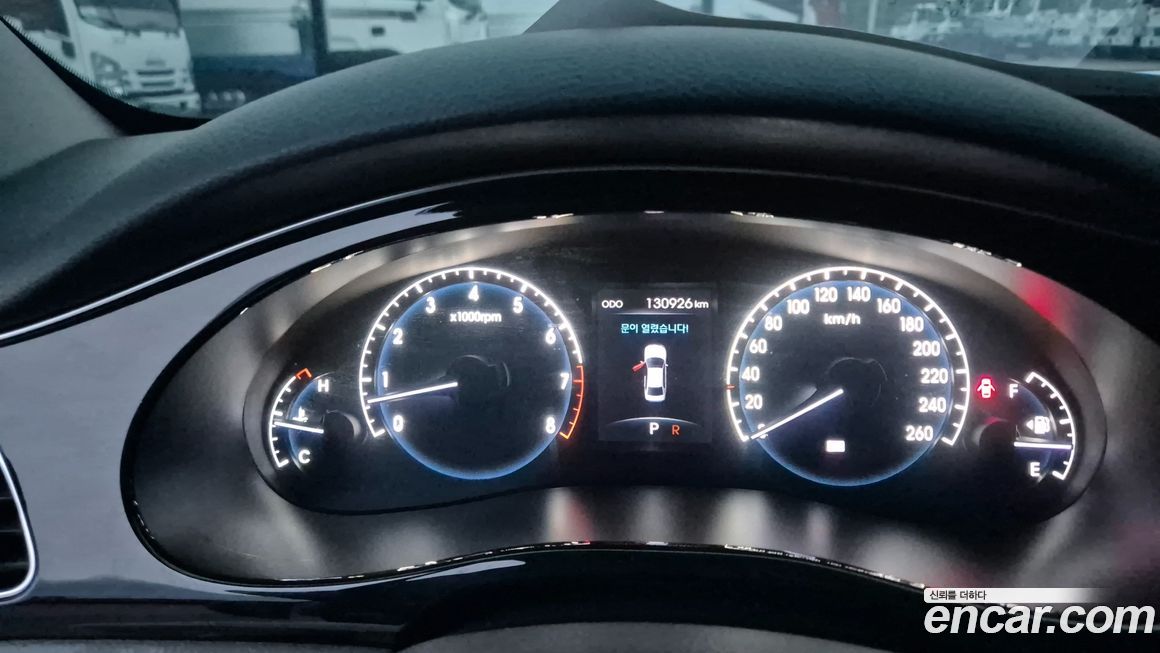 Hyundai Genesis 2012