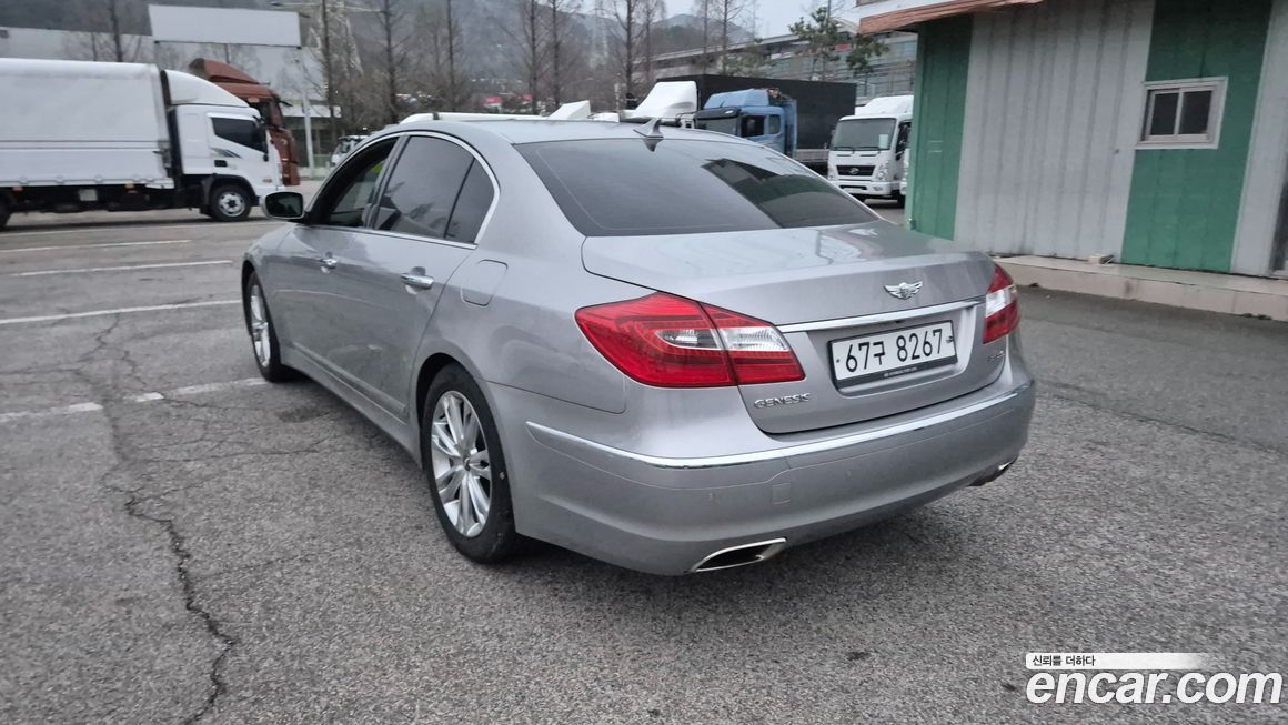 Hyundai Genesis 2012