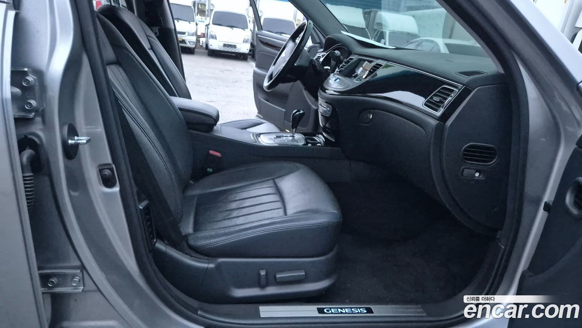 Hyundai Genesis 2012