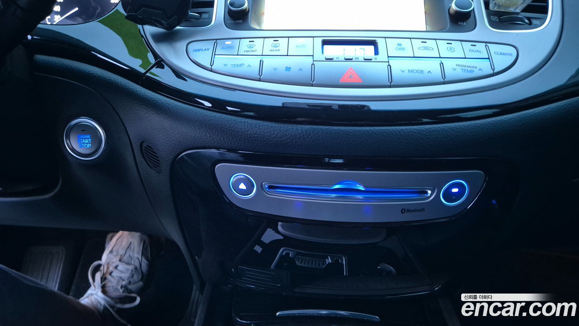 Hyundai Genesis 2012