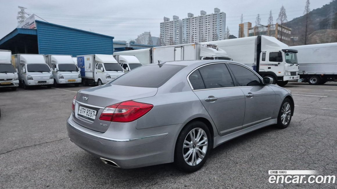 Hyundai Genesis 2012