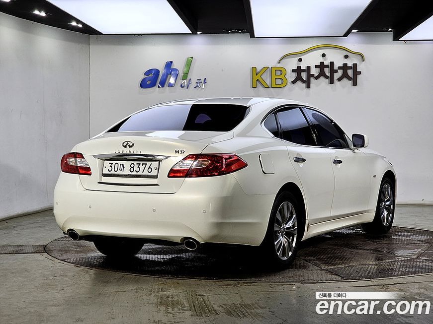 Infiniti M 2012