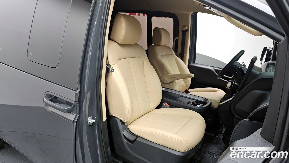 Hyundai Staria 2025