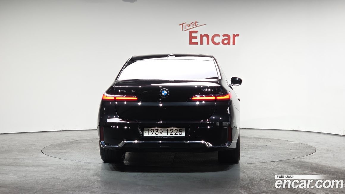BMW 7-Series 2025