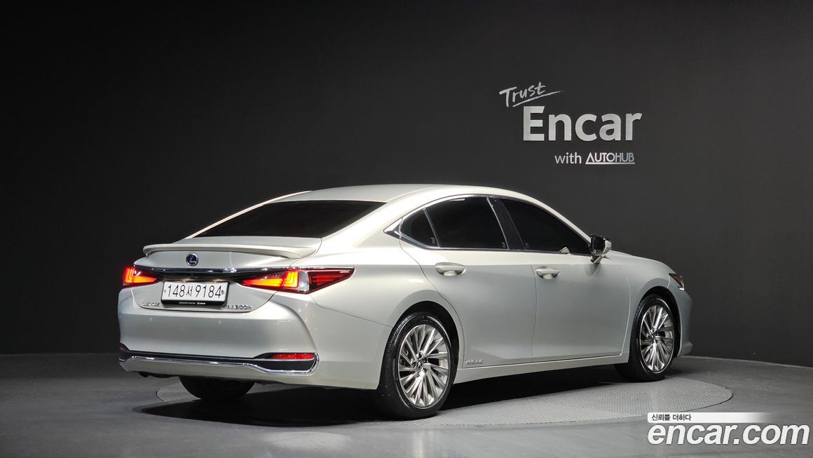 Lexus ES 2020