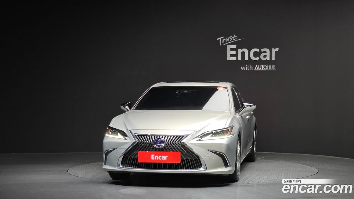 Lexus ES 2020
