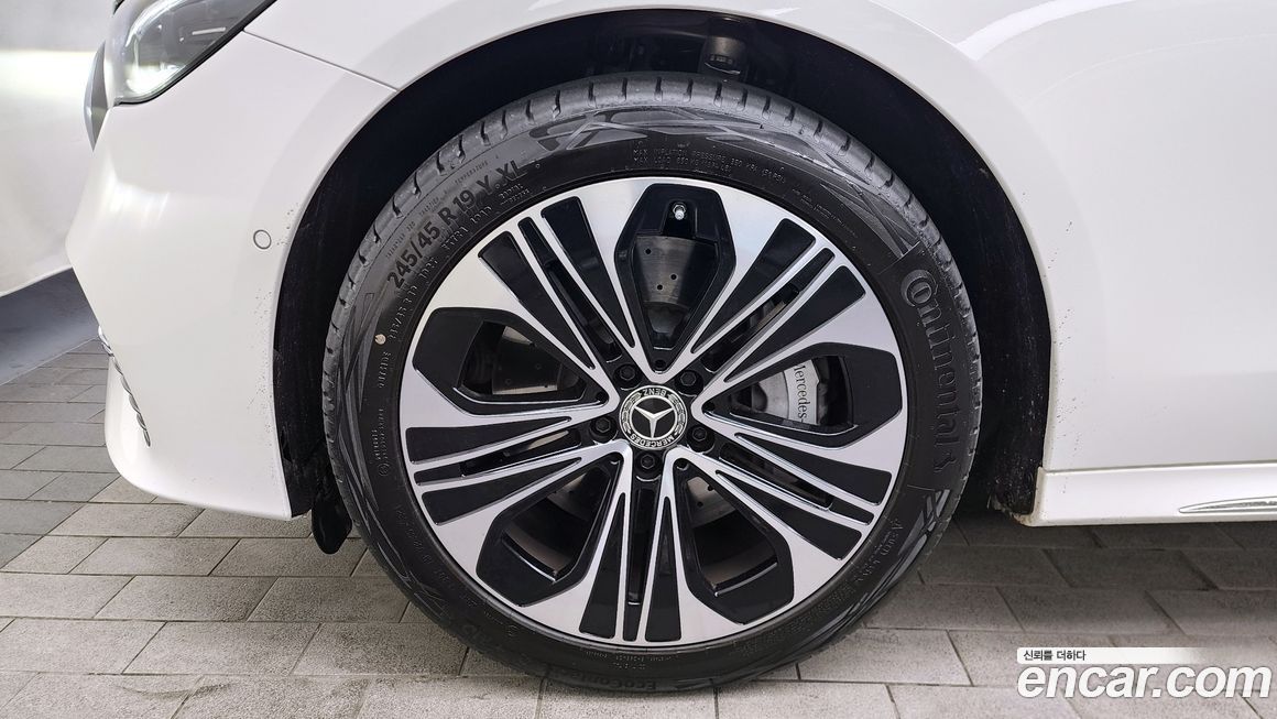 Mercedes-Benz E-Class 2025