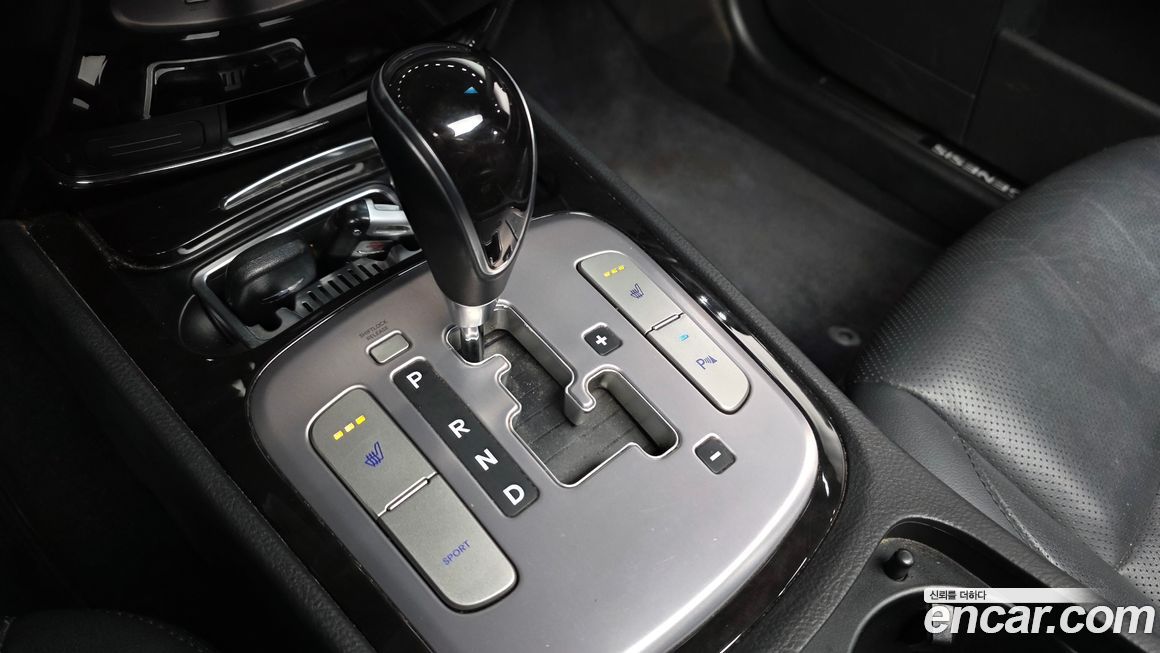 Hyundai Genesis 2012