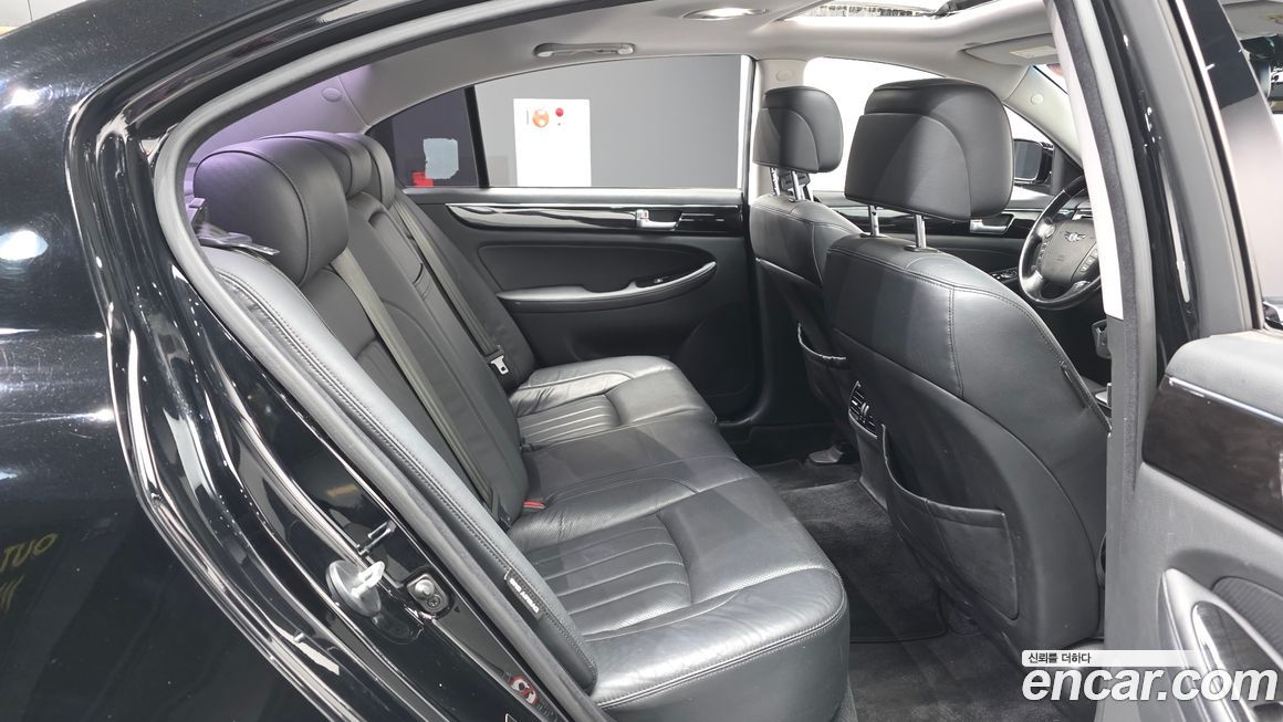 Hyundai Genesis 2012