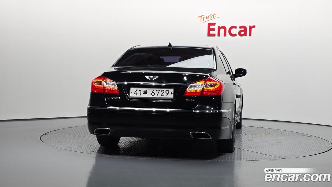 Hyundai Genesis 2012