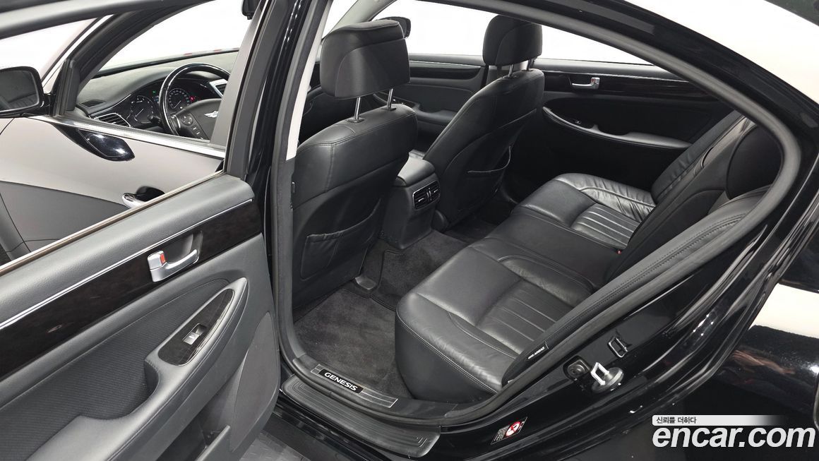 Hyundai Genesis 2012