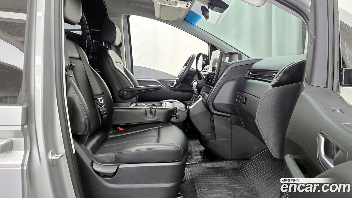 Hyundai Staria 2023