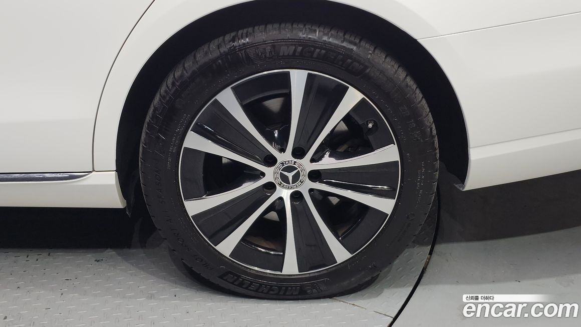 Mercedes-Benz E-Class 2021