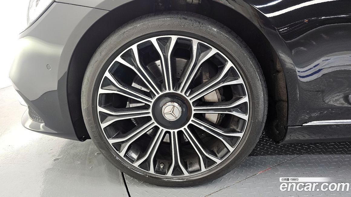 Mercedes-Benz S-Class 2020