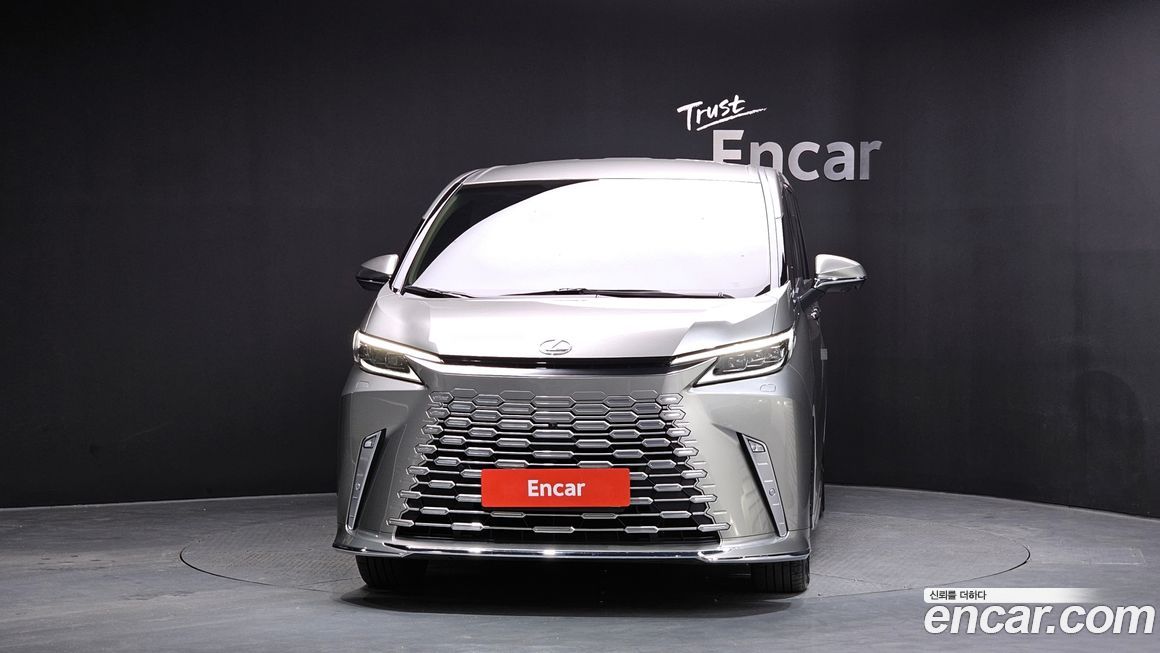 Lexus LM 2025