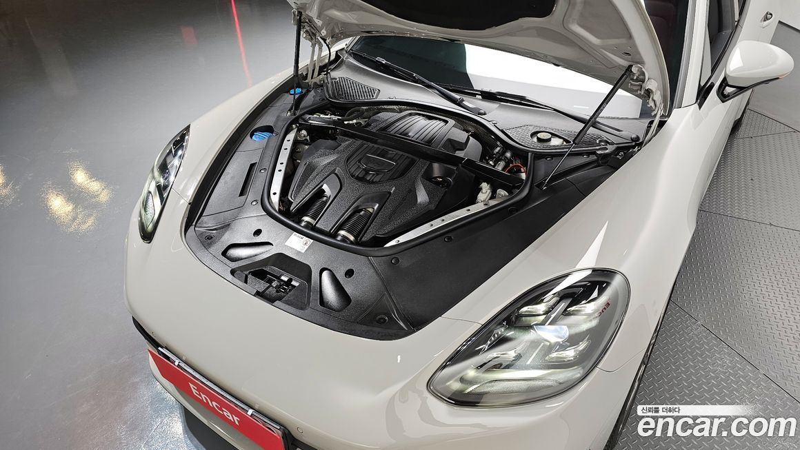 Porsche Panamera 2023