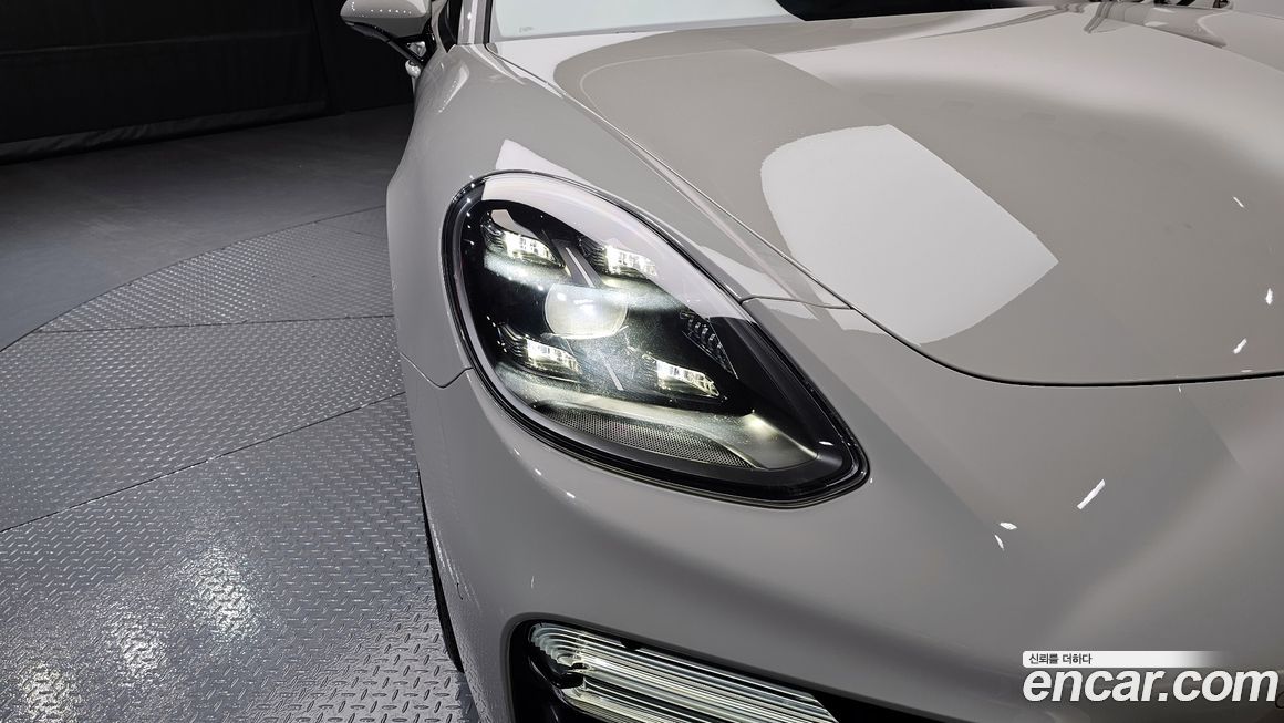 Porsche Panamera 2023
