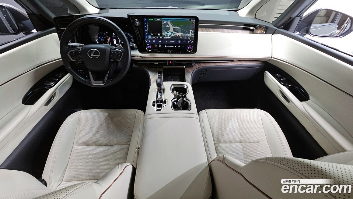 Lexus LM 2025