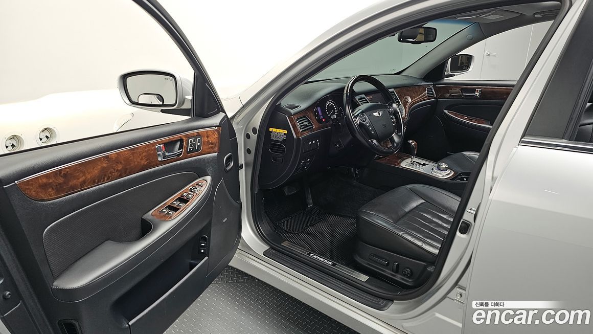 Hyundai Genesis 2008