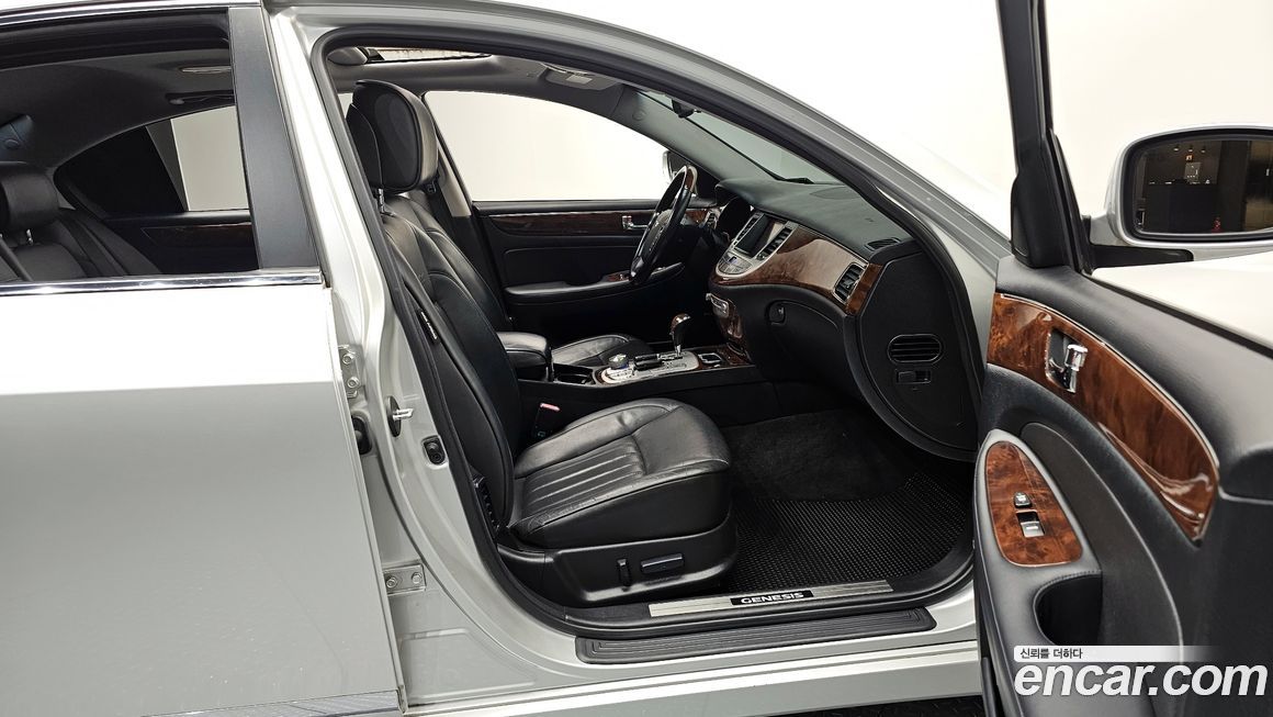 Hyundai Genesis 2008