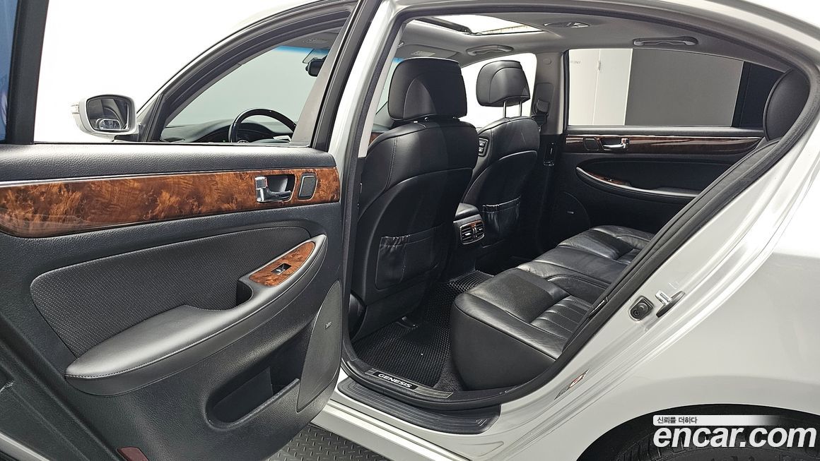 Hyundai Genesis 2008