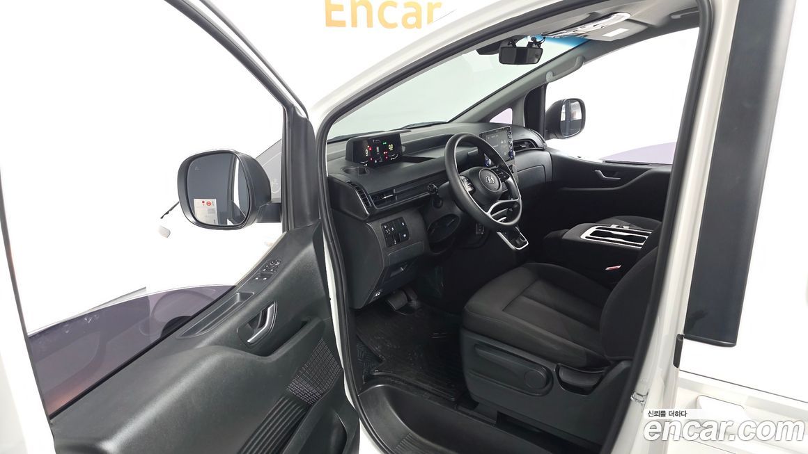 Hyundai Staria 2023