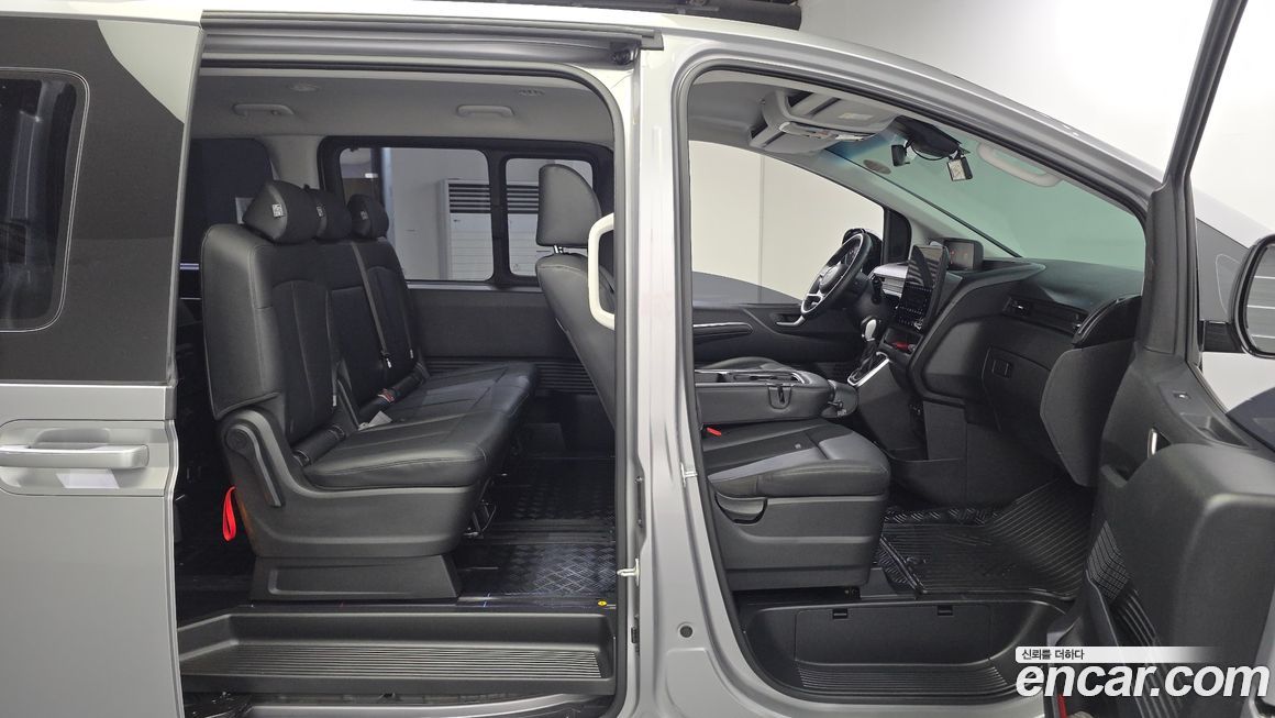 Hyundai Staria 2025