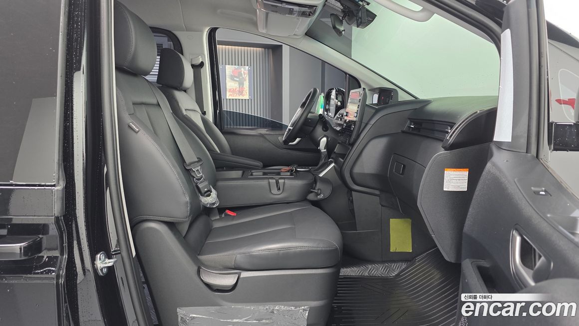 Hyundai Staria 2025