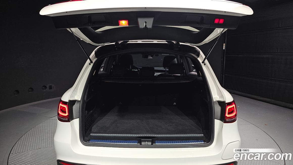 Mercedes-Benz GLC-Class 2021