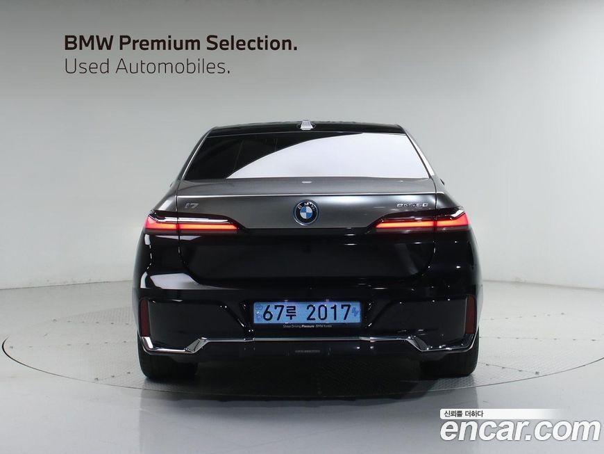 BMW i7 2024