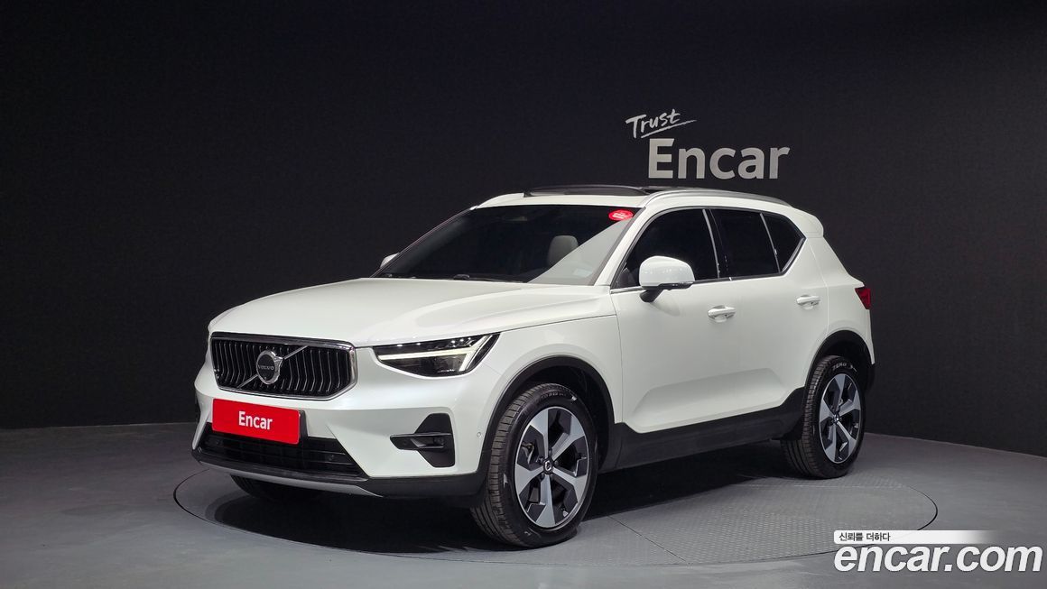 Volvo XC40 2025