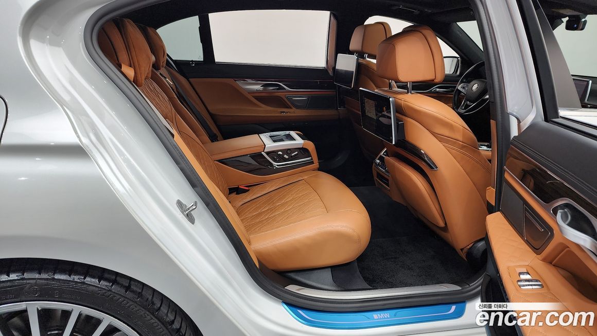 BMW 7-Series 2021