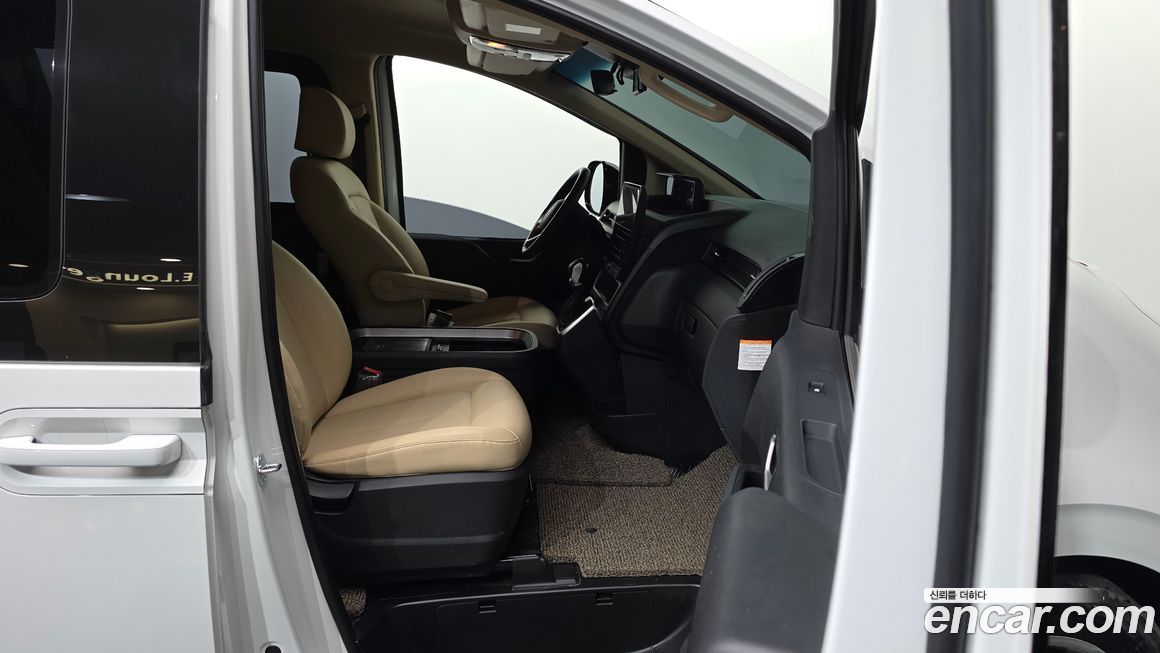 Hyundai Staria 2025
