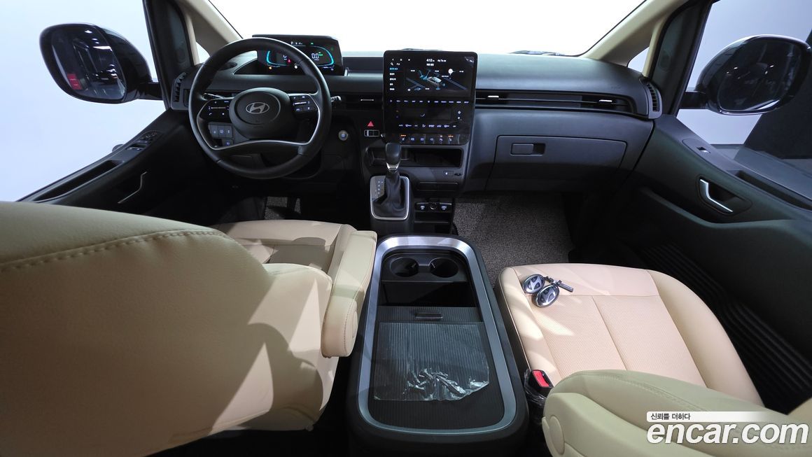 Hyundai Staria 2025